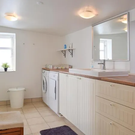 3 Bedroom Stunning In Hébergement de vacances Tranekær